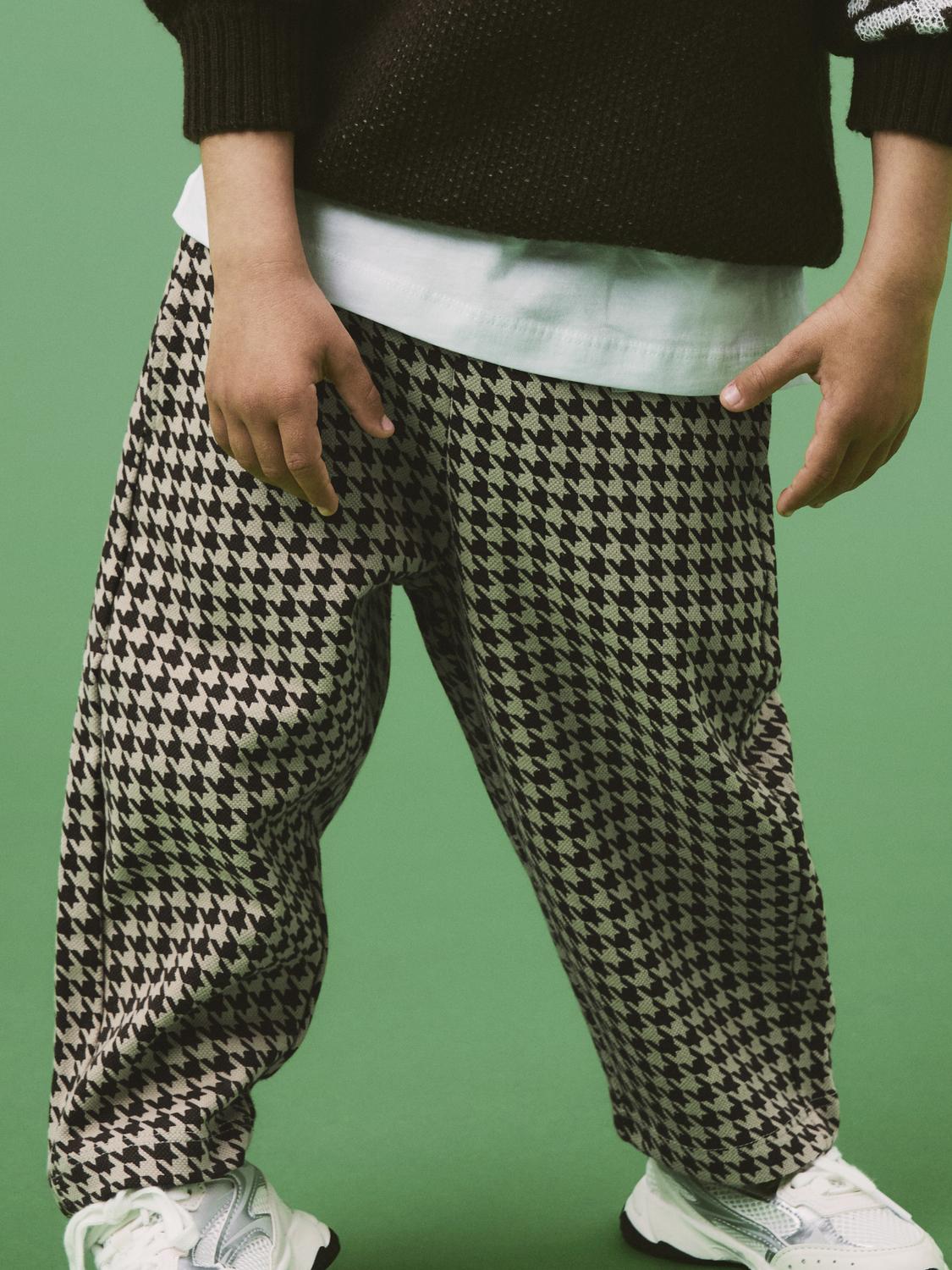 model_shot-creative